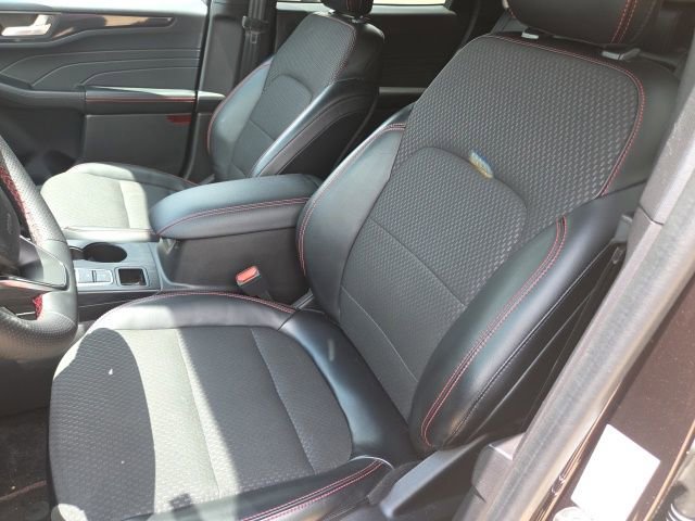 Used 2023 Ford Escape ST-Line Select w/ Tech Pack #2 AWD/4WD image 5