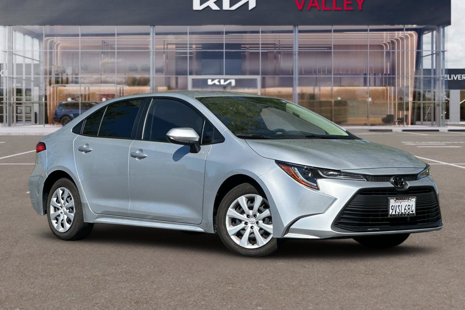 Used 2026 Toyota Corolla LE FWD image 2