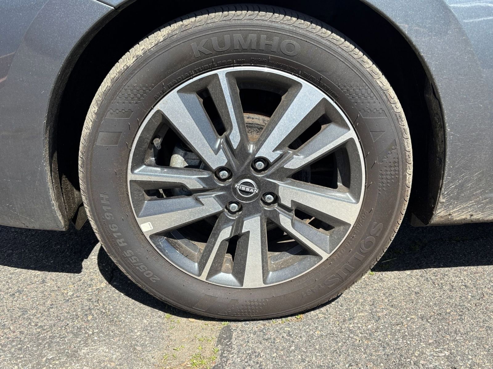 Used 2025 Nissan Versa SV FWD image 27