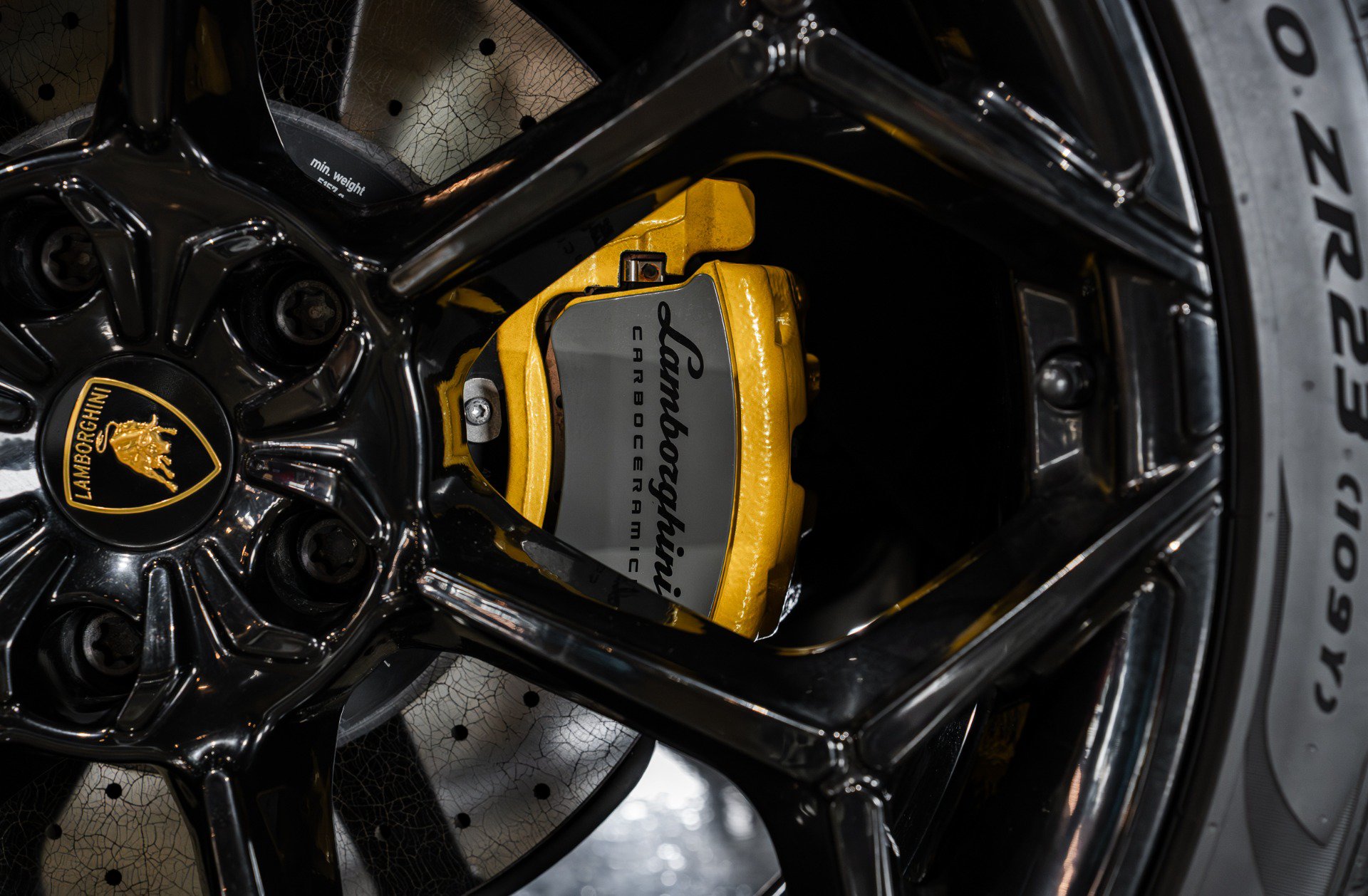 Used 2024 Lamborghini Urus Performante AWD/4WD image 26