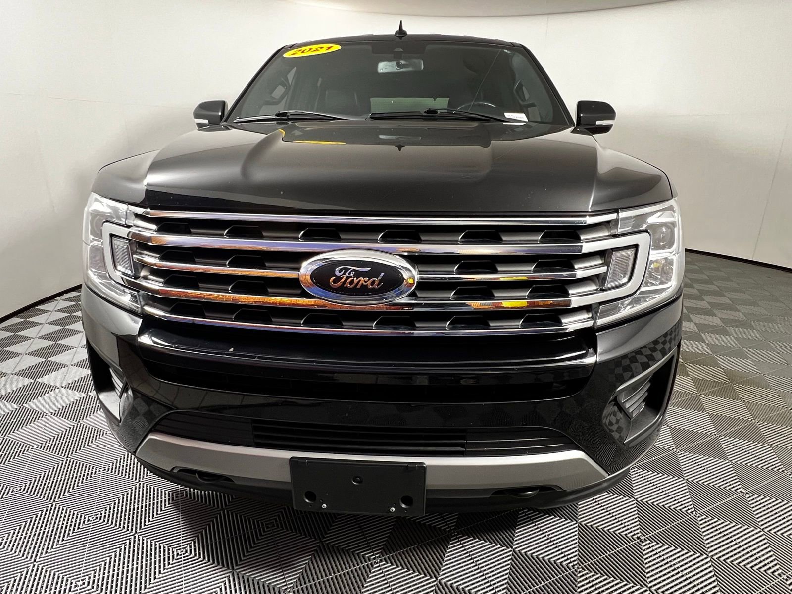 Used 2021 Ford Expedition XLT image 2