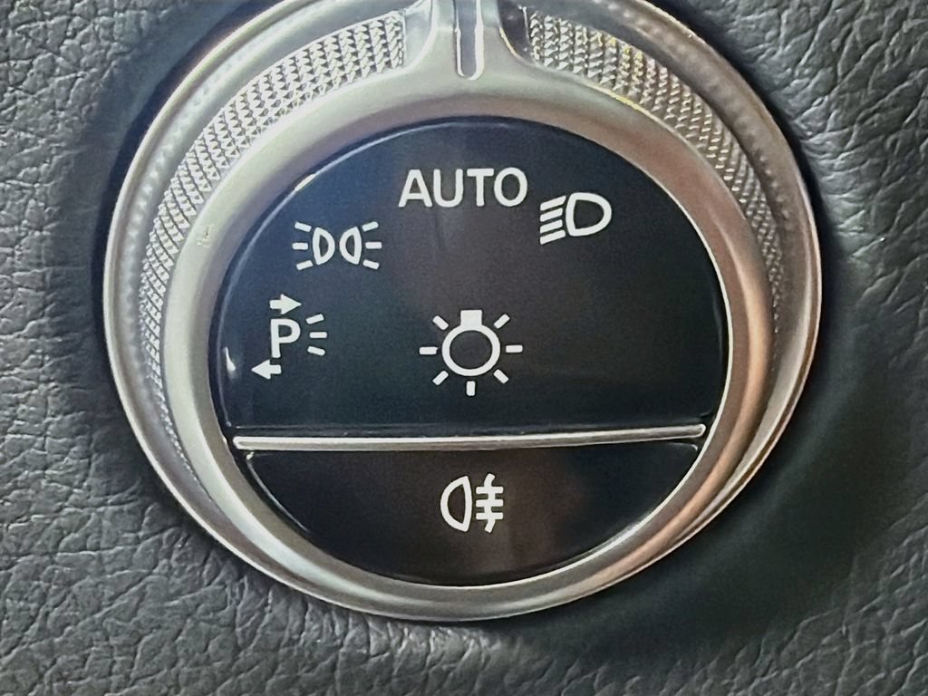 Used 2024 Mercedes-Benz GLC 300 image 10