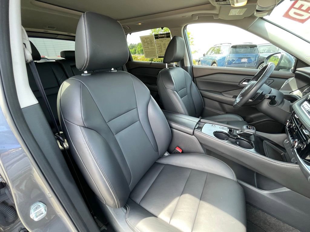Used 2023 Nissan Rogue SL w/ SL Premium Package image 32