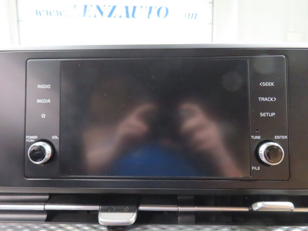 Used 2022 Kia Carnival LX FWD image 45
