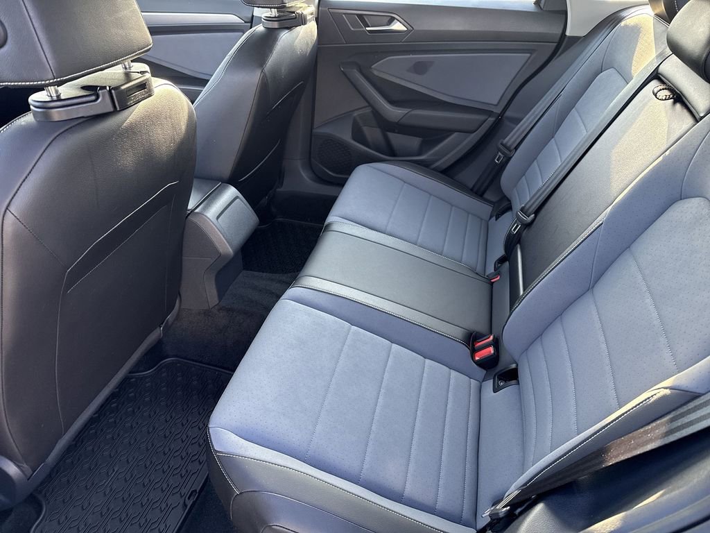 Used 2025 Volkswagen Jetta SE image 28