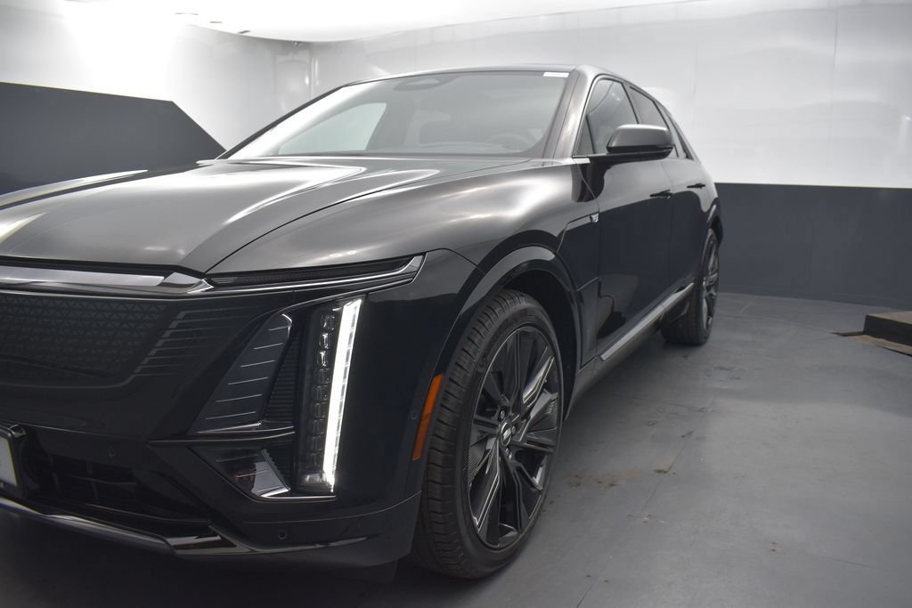 New 2026 Cadillac Lyriq Signature Sport w/ LPO, Floor Liner Package AWD/4WD image 36