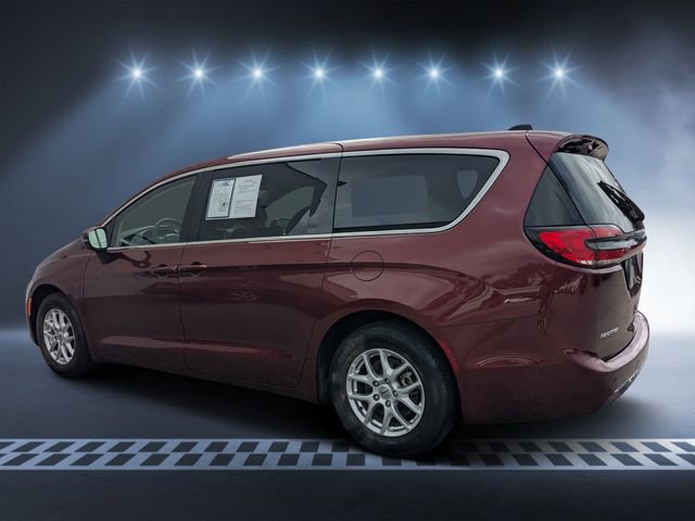 Used 2023 Chrysler Pacifica Touring-L image 4