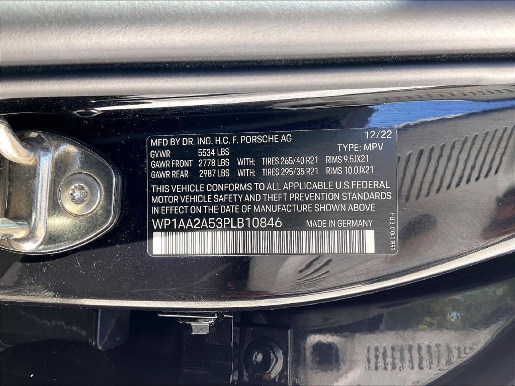 Certified 2023 Porsche Macan AWD/4WD image 35