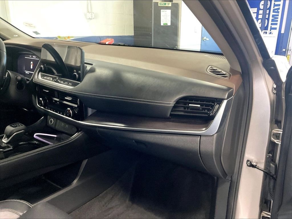 Used 2023 Nissan Rogue Platinum w/ Platinum Premium Package AWD/4WD image 13