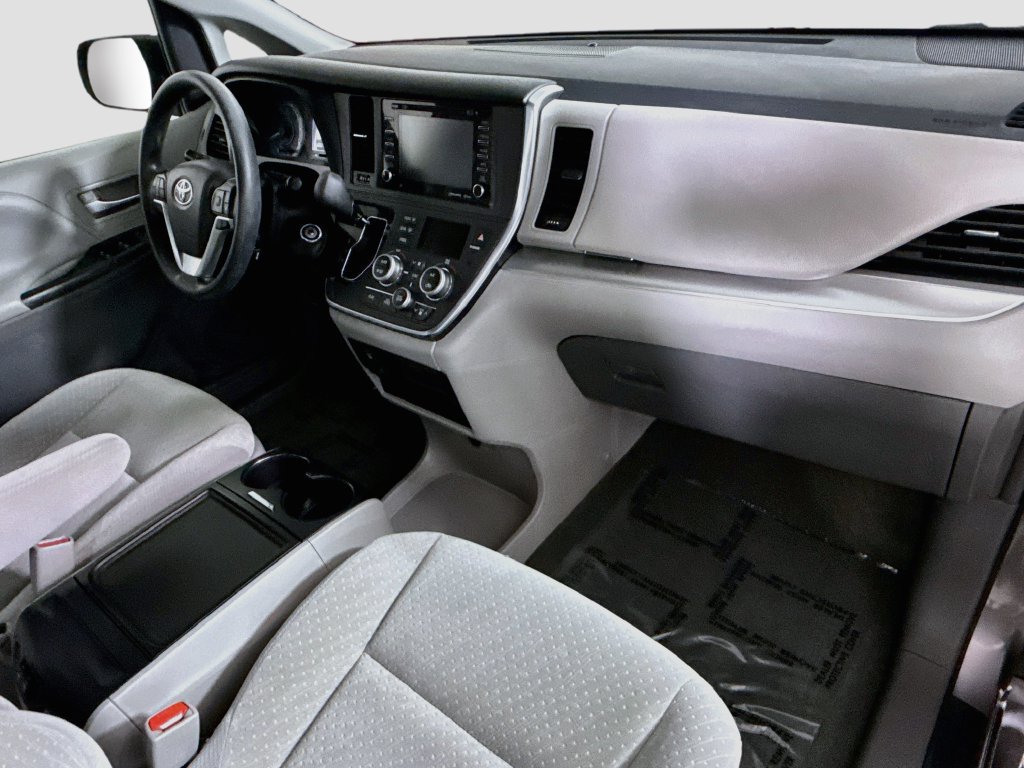 Certified 2019 Toyota Sienna LE AWD/4WD image 31