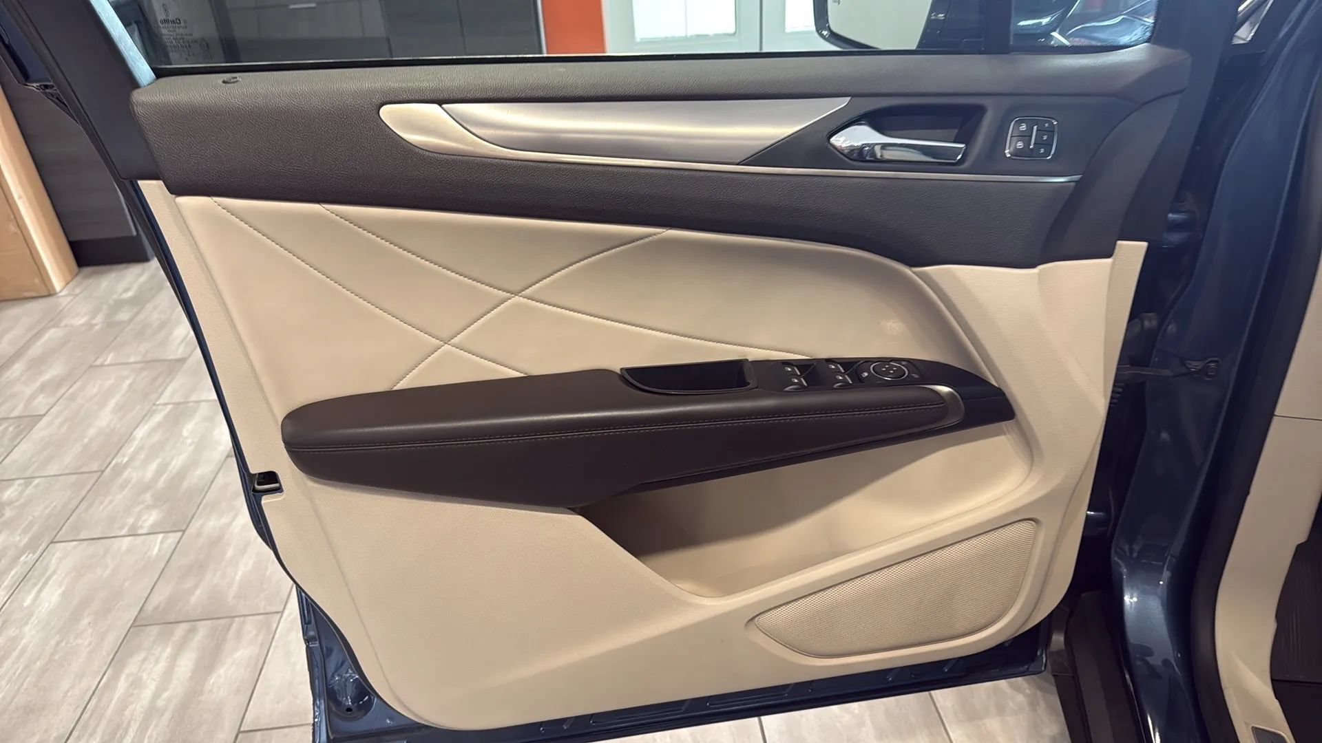 Used 2018 Lincoln MKC Premiere FWD image 14