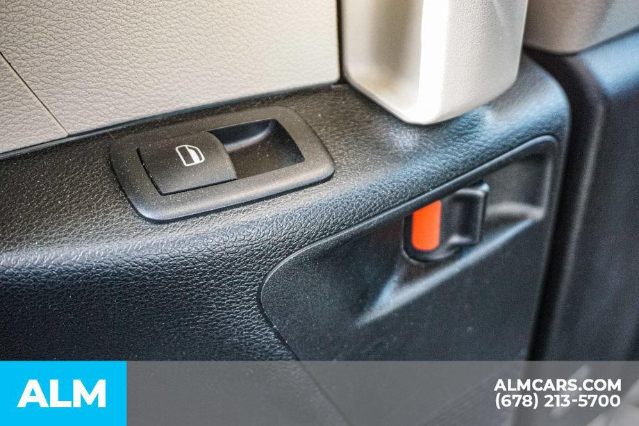 Used 2024 Chrysler Pacifica Touring-L FWD image 33
