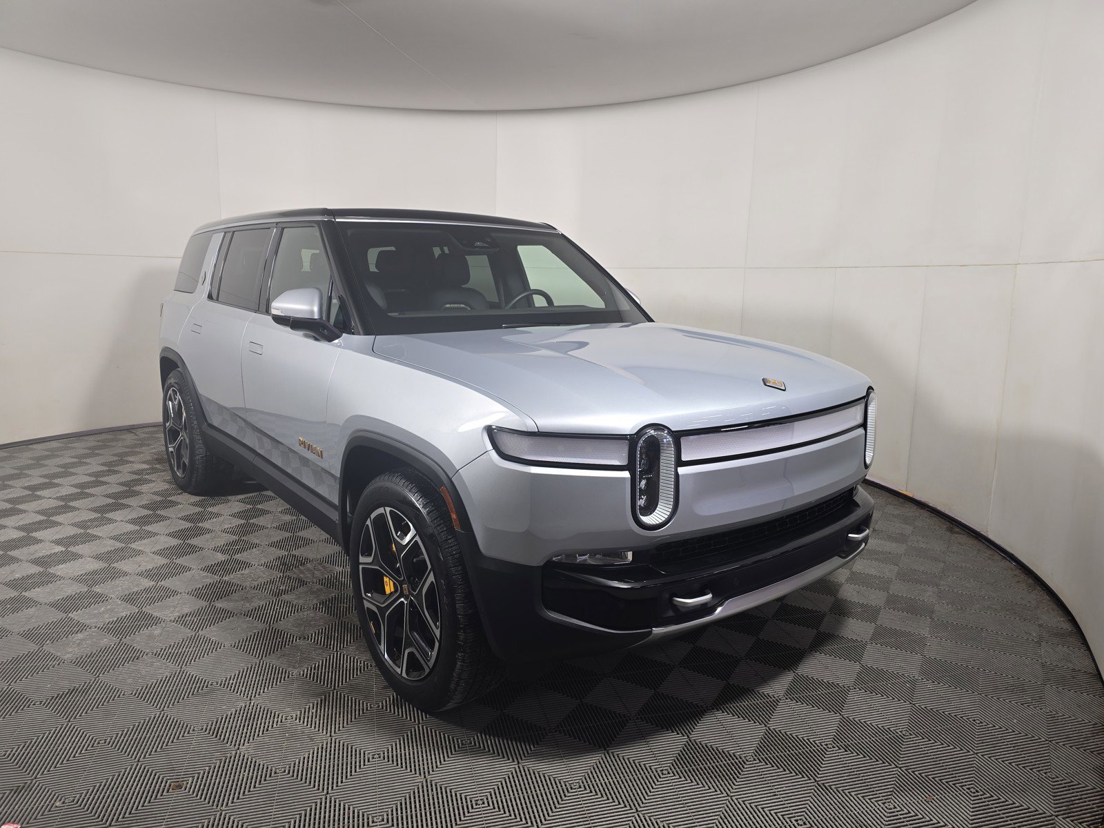 Used 2023 Rivian R1S Adventure AWD/4WD image 7