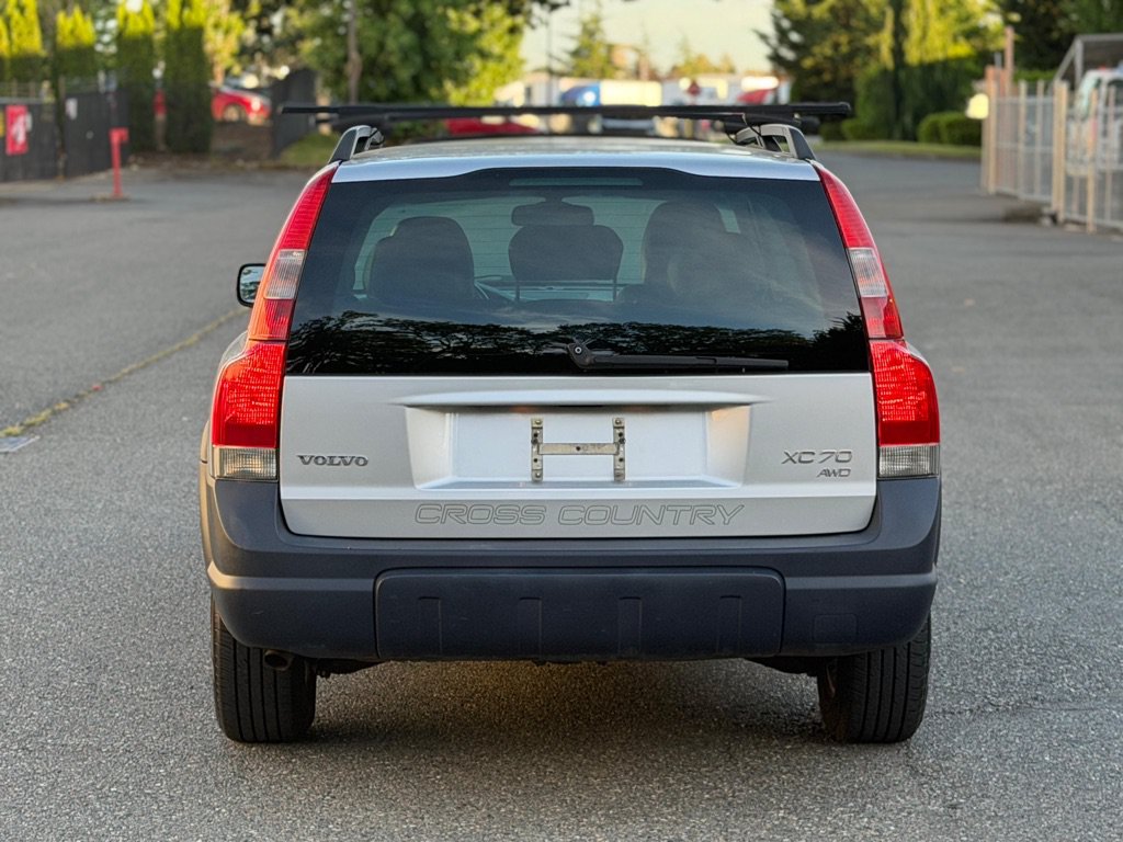 Used 2004 Volvo V70 AWD/4WD image 4