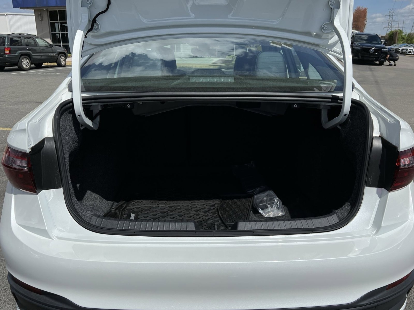 Used 2026 Volkswagen Jetta SE image 35