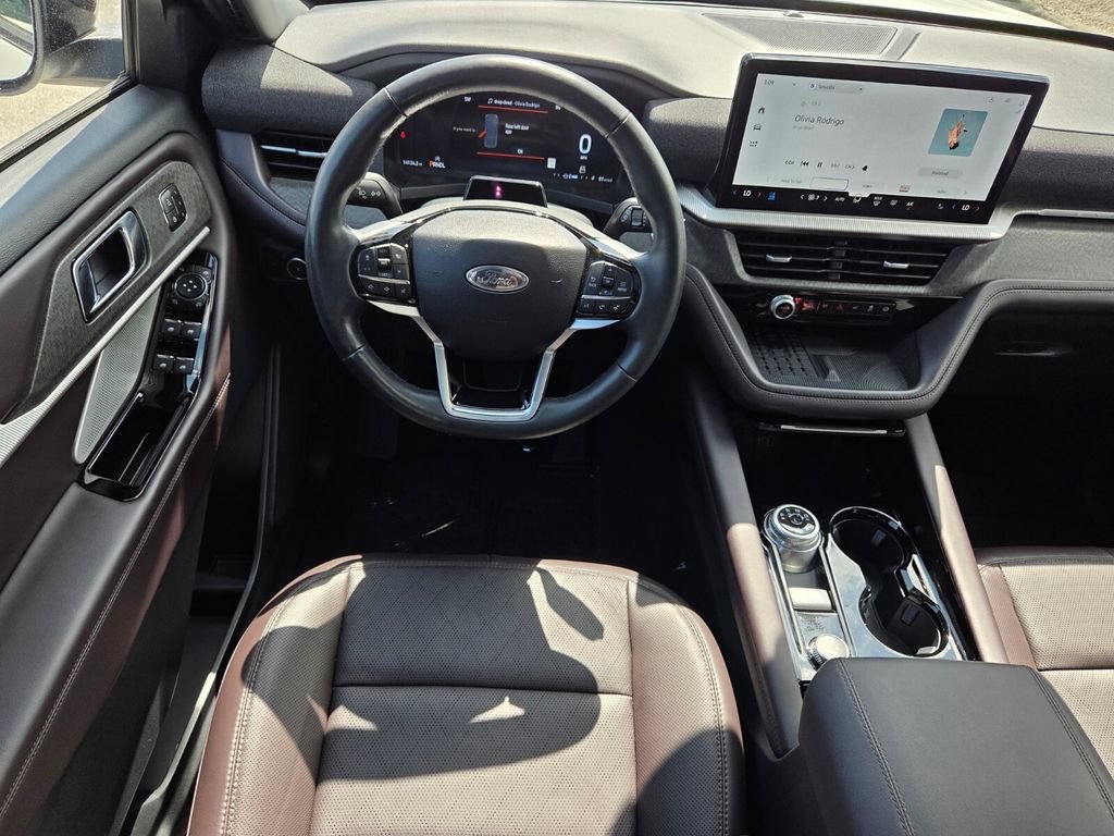 Used 2025 Ford Explorer Platinum RWD image 10
