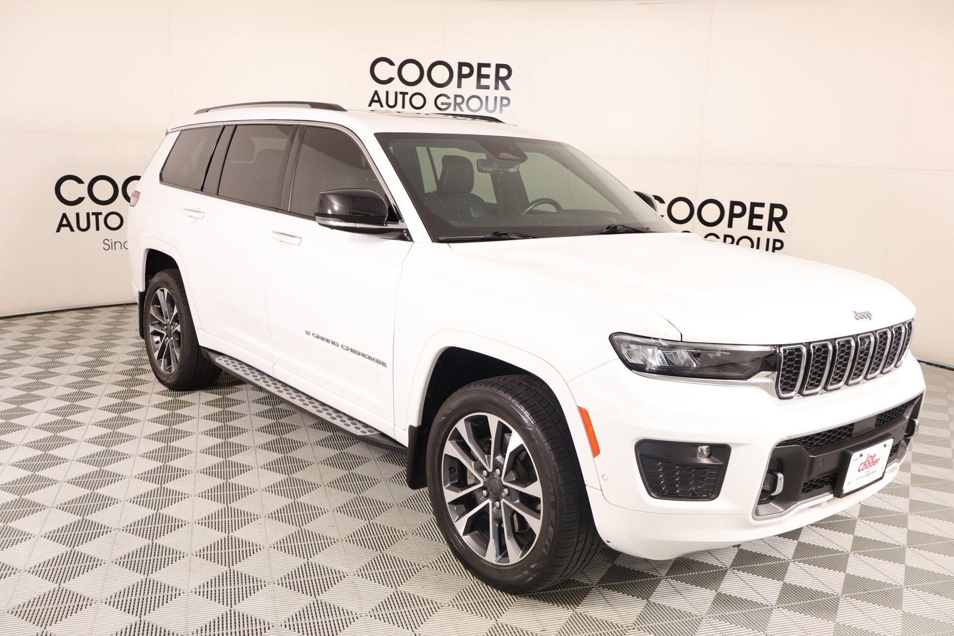 Used 2021 Jeep Grand Cherokee L Overland w/ Advanced Protech Group III image 1