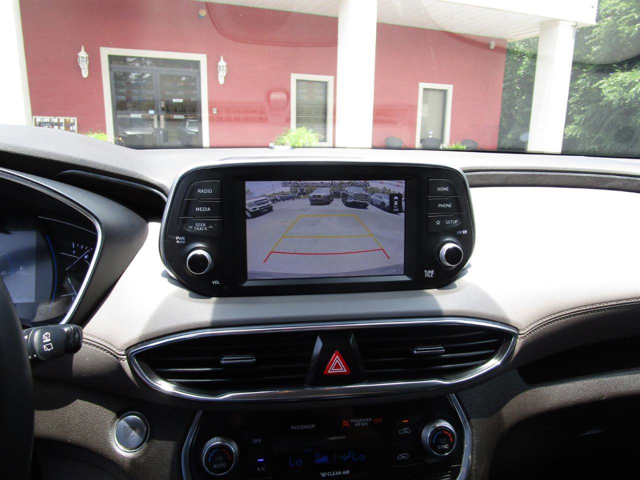 Used 2019 Hyundai Santa Fe SEL FWD image 16