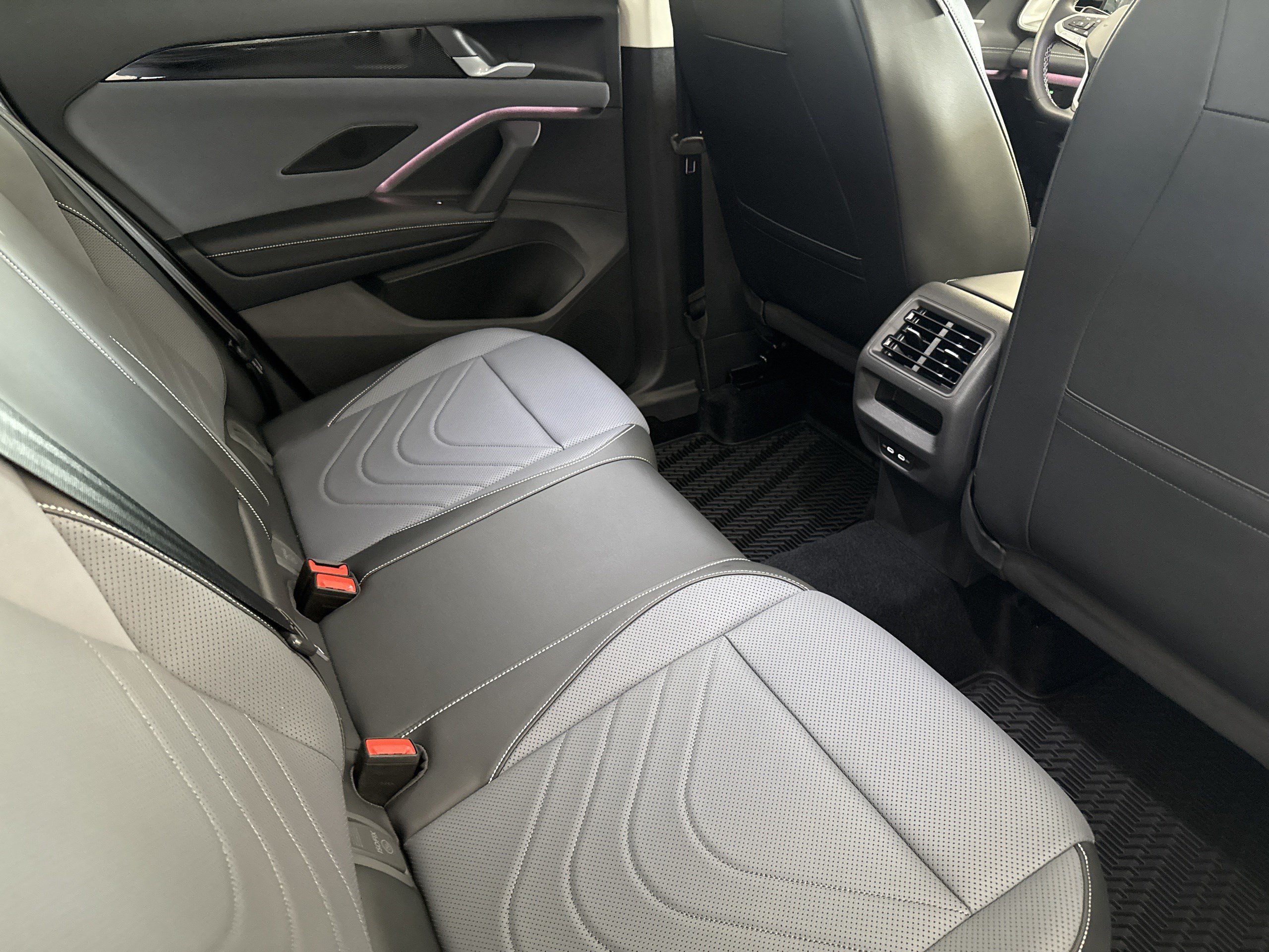 New 2026 Volkswagen Tiguan SE FWD image 25