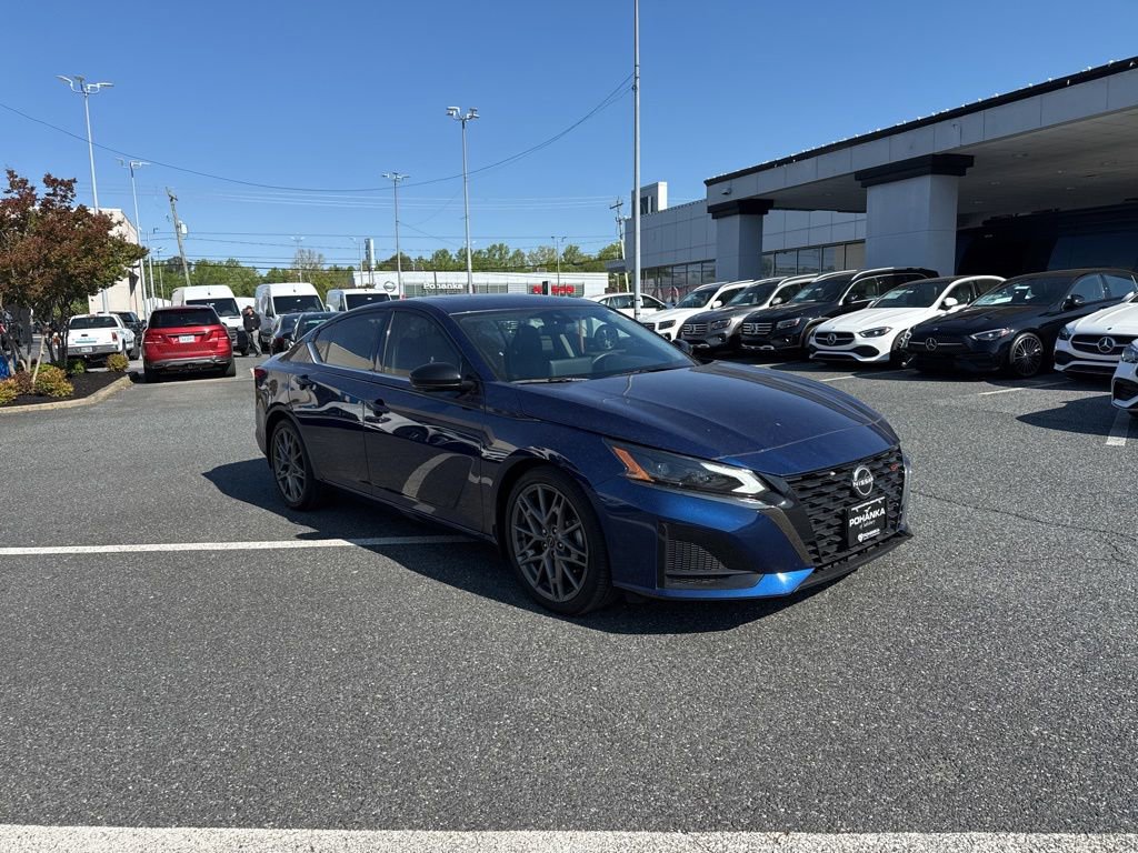 Used 2024 Nissan Altima 2.0 SR FWD image 3