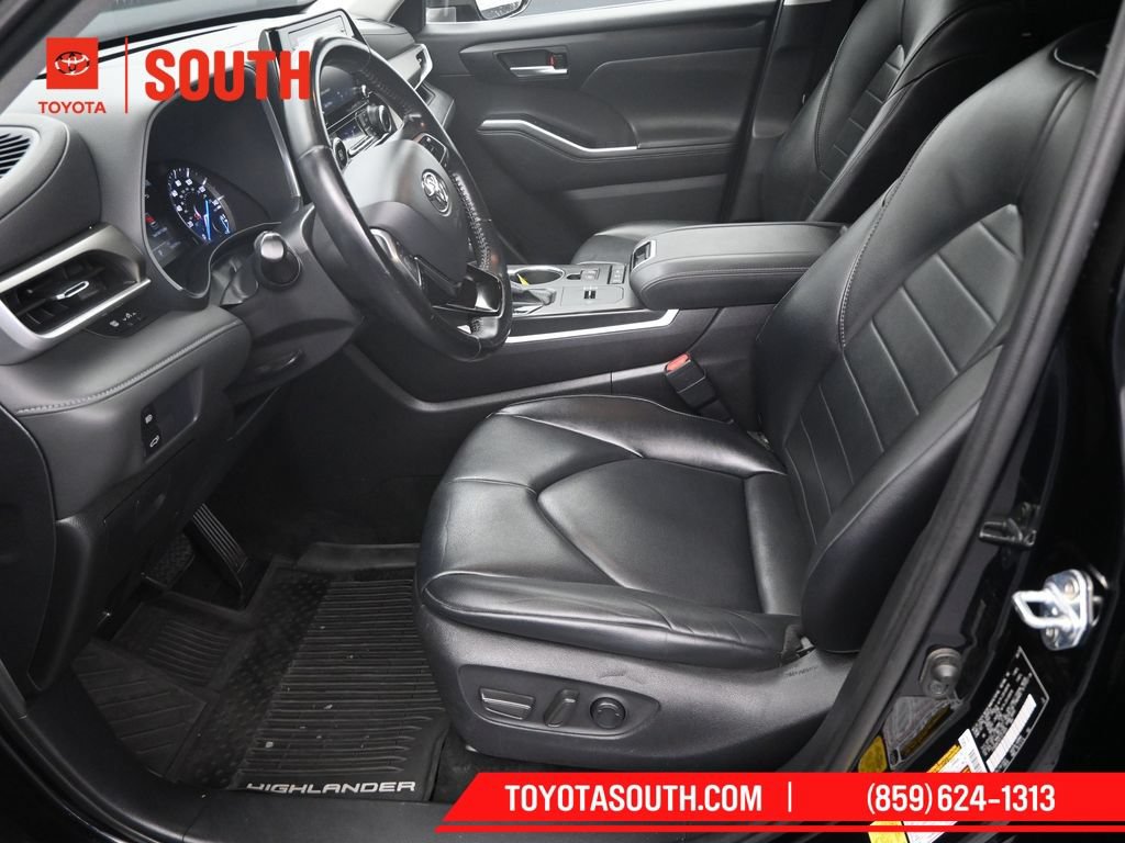Used 2020 Toyota Highlander XLE AWD/4WD image 10