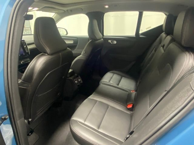Used 2025 Volvo XC40 B5 Core AWD/4WD image 13