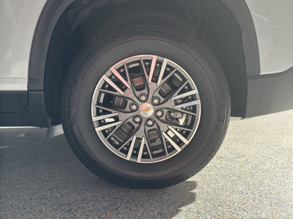 New 2026 Chevrolet Traverse LT w/ LPO, Floor Liner Package image 32