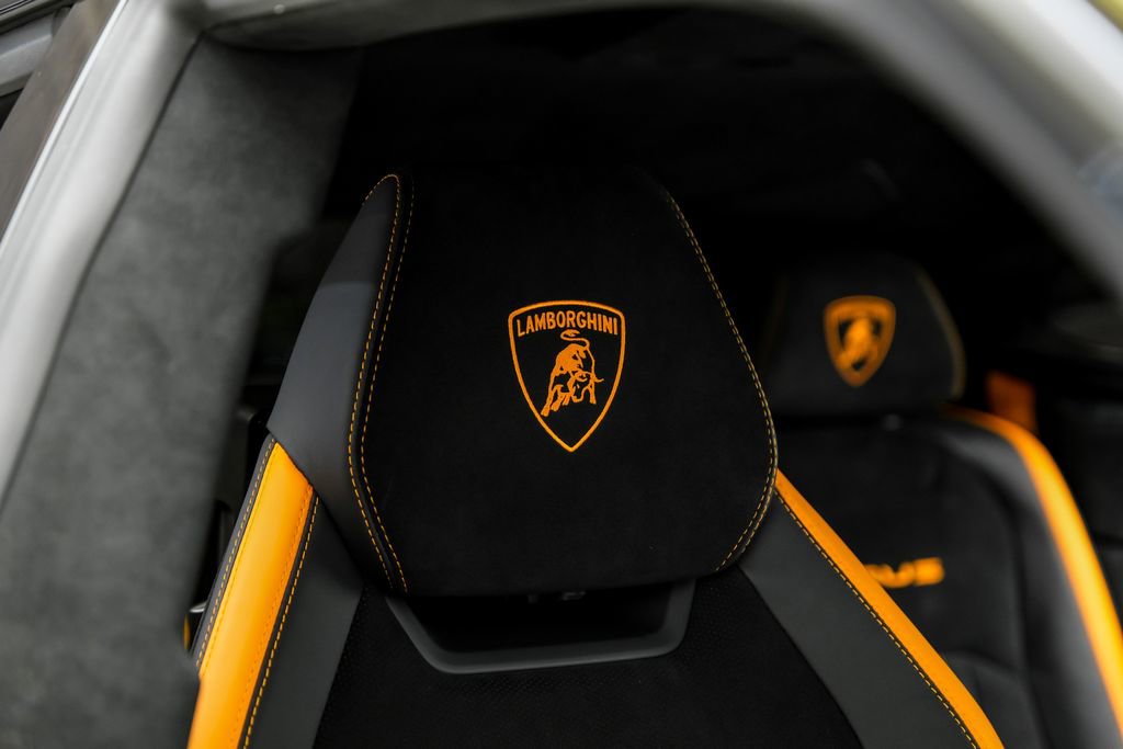 Used 2023 Lamborghini Urus Performante AWD/4WD image 43