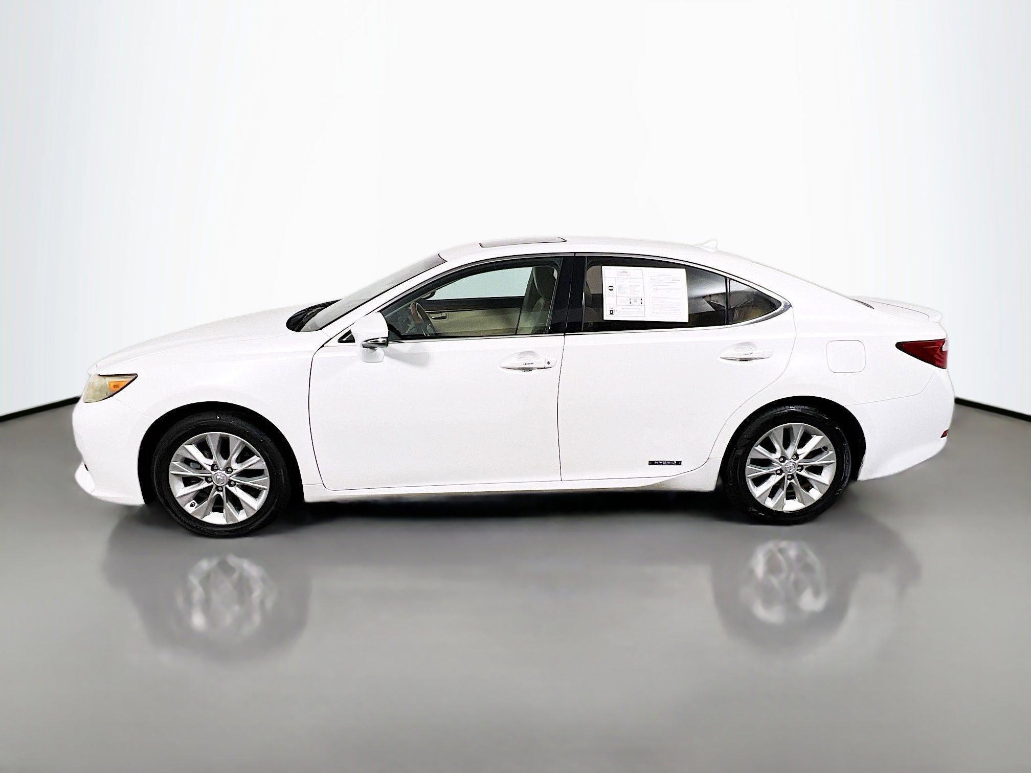 Used 2013 Lexus ES 300h image 9