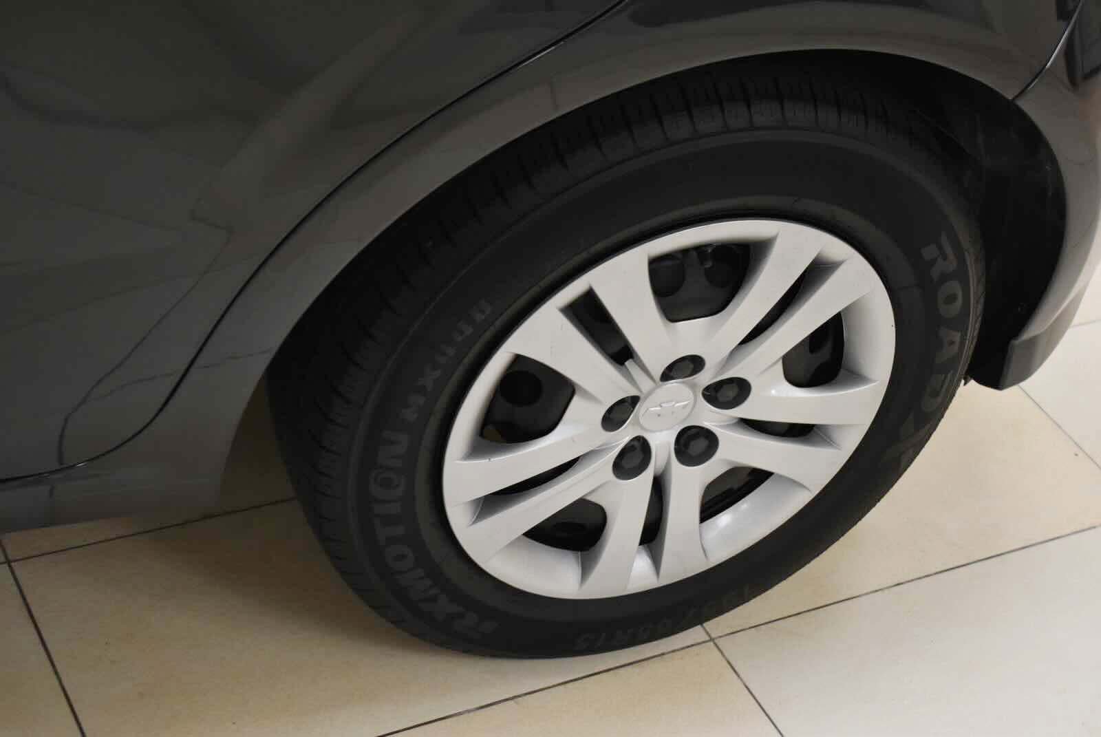 Used 2019 Chevrolet Sonic LT FWD image 34