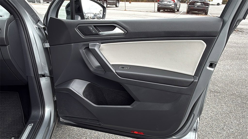 Used 2021 Volkswagen Tiguan SE R-Line image 13