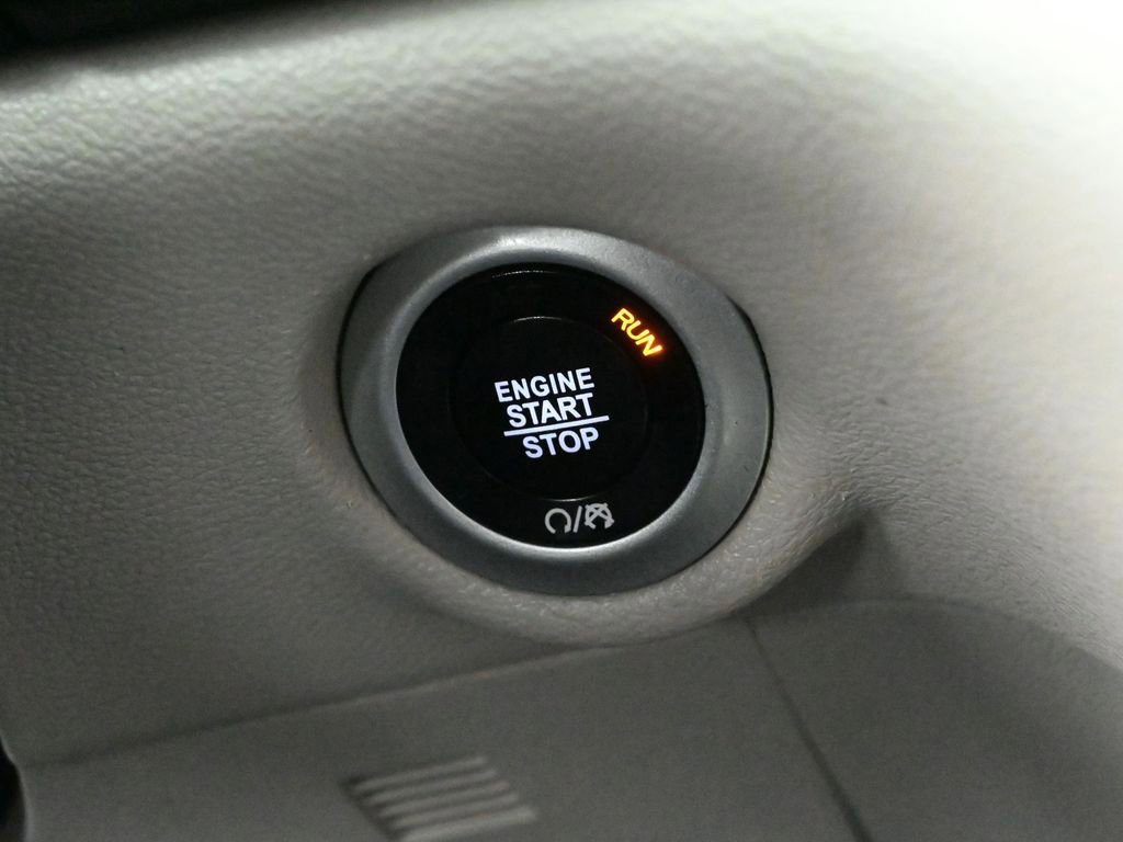 Used 2021 Chrysler Voyager L image 34