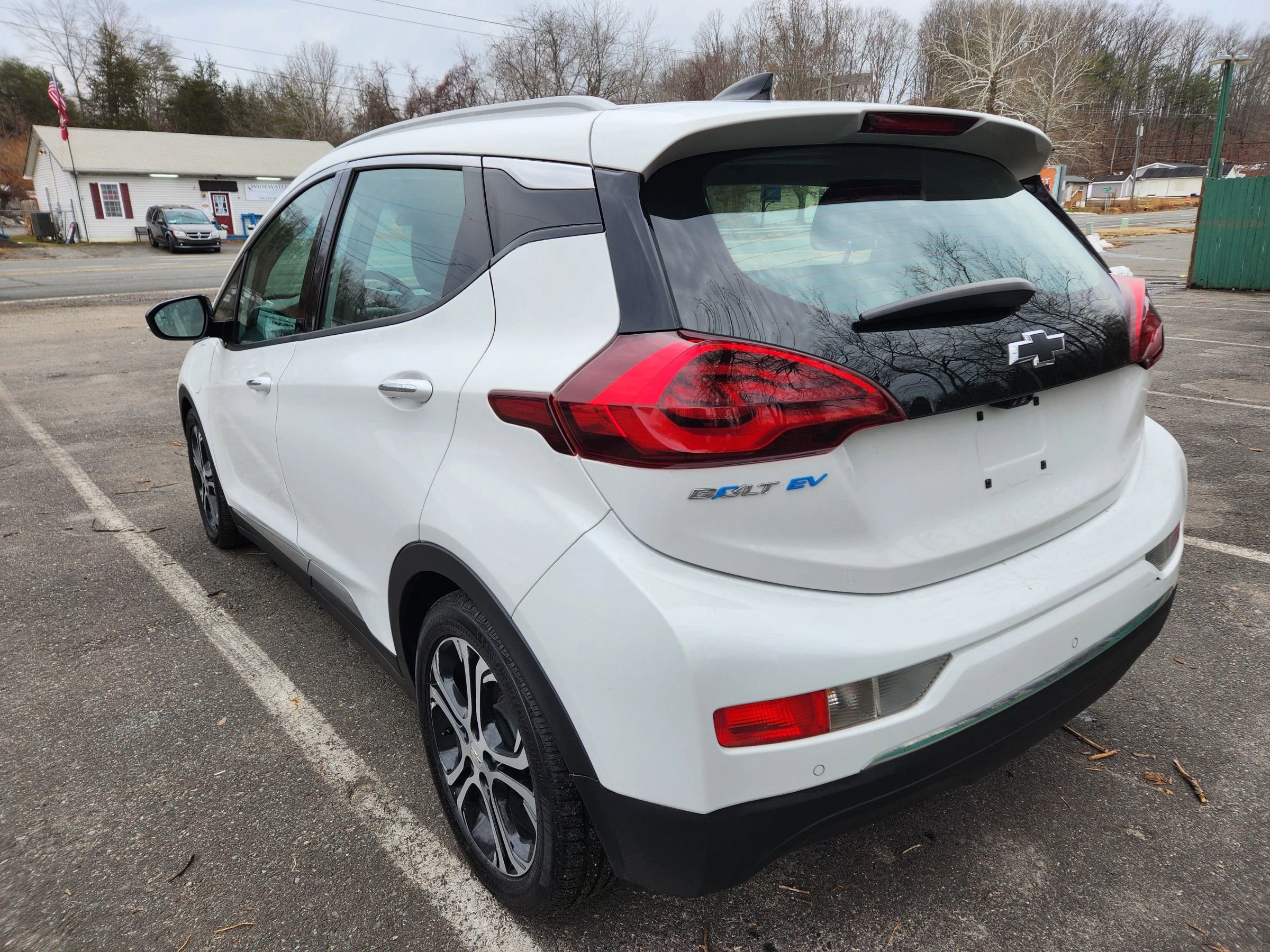 Used 2019 Chevrolet Bolt Premier w/ Infotainment Package image 11
