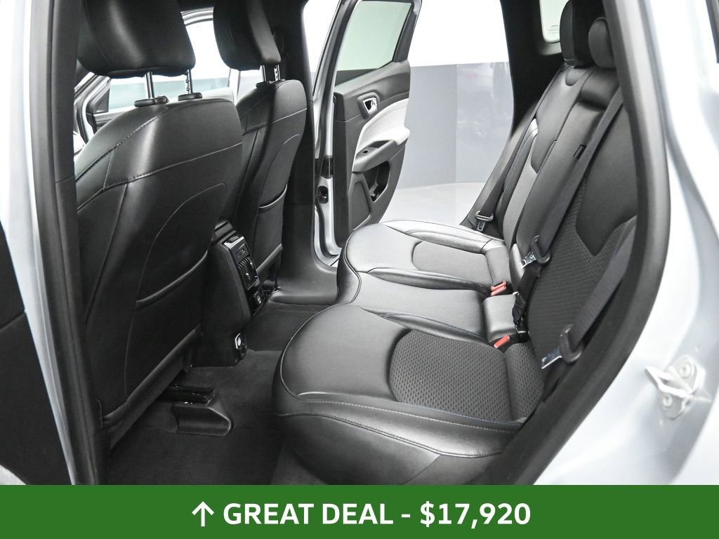 Used 2024 Jeep Compass Latitude image 28