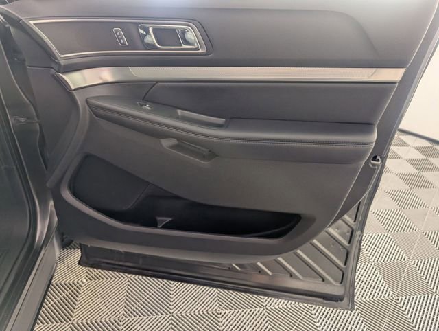 Used 2018 Ford Explorer XLT w/ Equipment Group 202A image 34