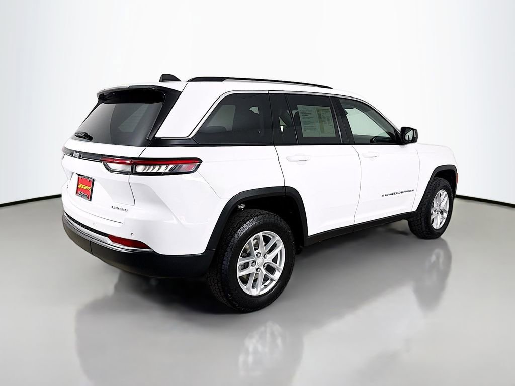 Used 2023 Jeep Grand Cherokee Laredo w/ Luxury Tech Group I AWD/4WD image 8