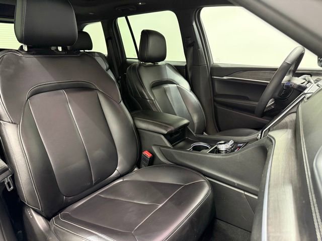 Used 2024 Jeep Grand Cherokee Limited AWD/4WD image 32