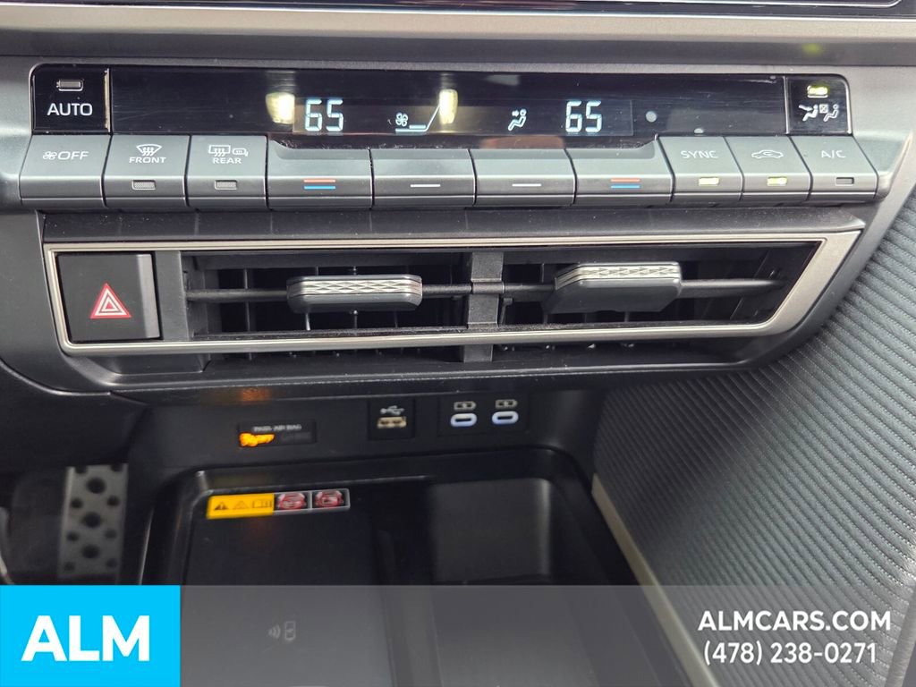 Used 2025 Toyota Camry SE image 21