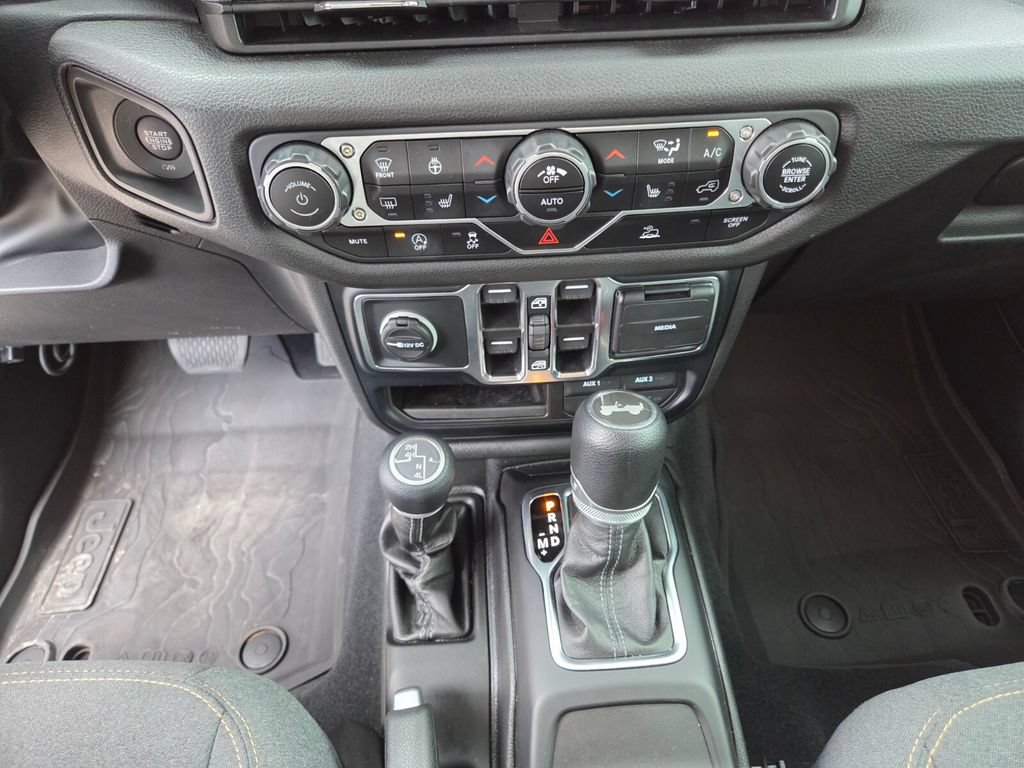 Used 2024 Jeep Wrangler Unlimited Sport AWD/4WD image 31