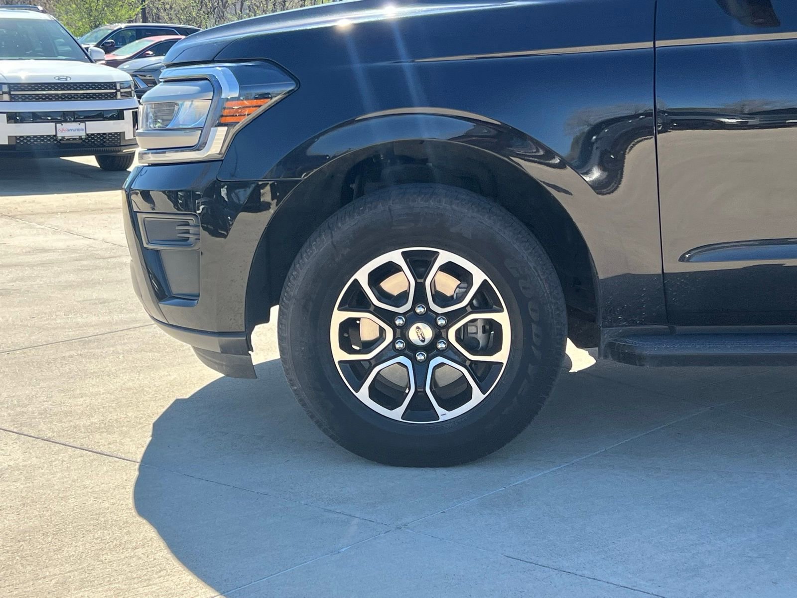 Used 2024 Ford Expedition Max XLT image 8