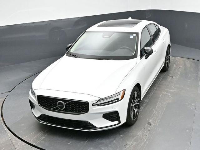 Used 2025 Volvo S60 B5 Core image 33