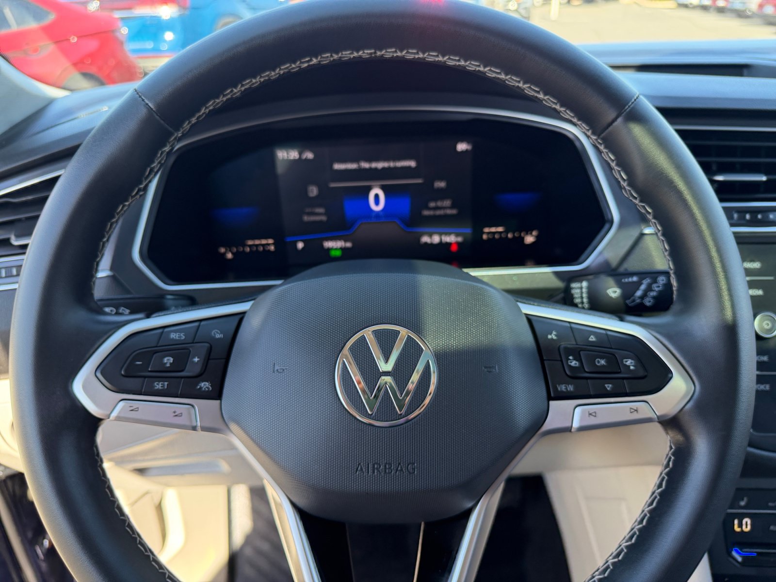 Used 2022 Volkswagen Tiguan SE w/ Panoramic Sunroof Package AWD/4WD image 9
