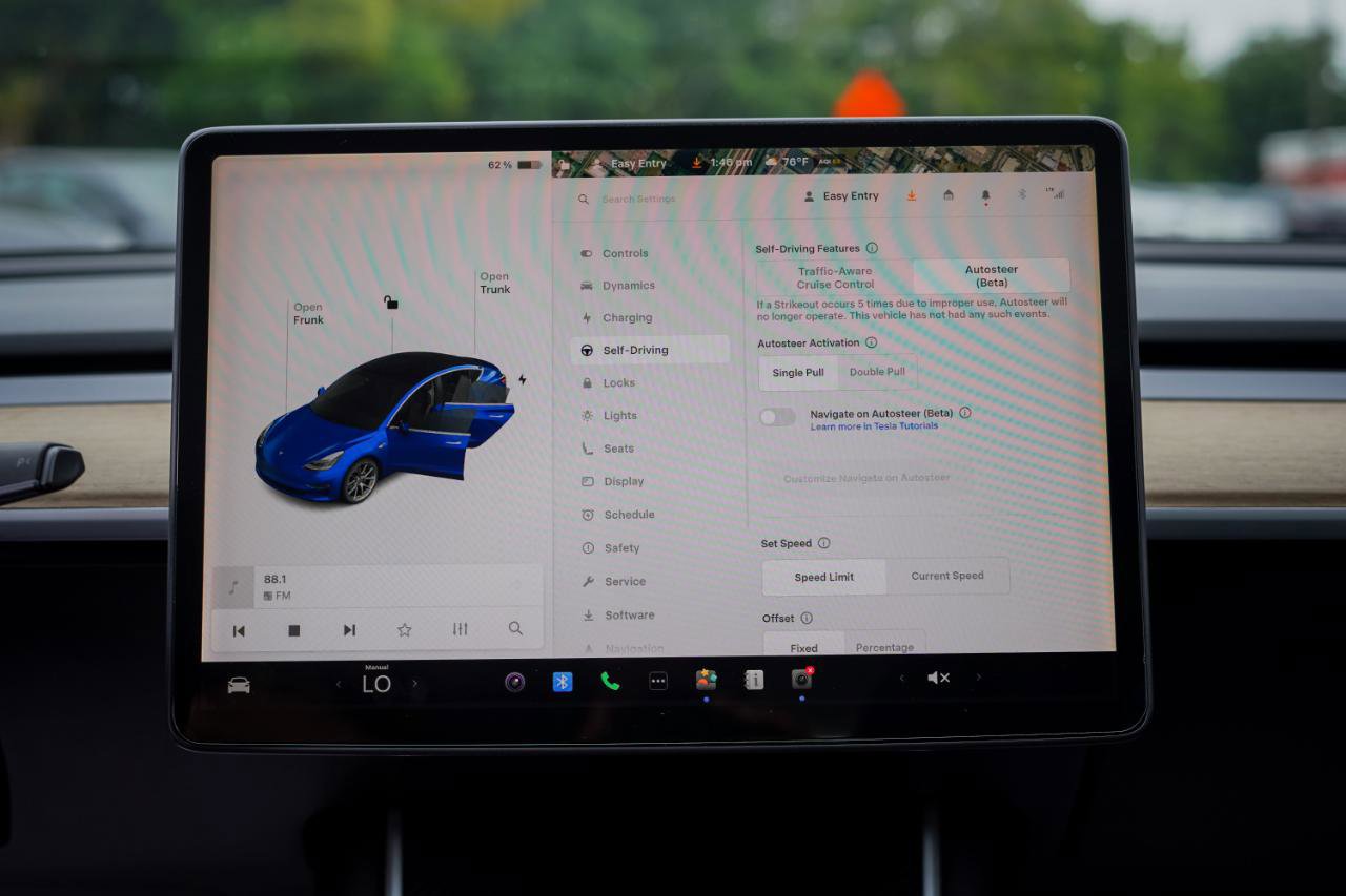 Used 2018 Tesla Model 3 Long Range RWD image 14