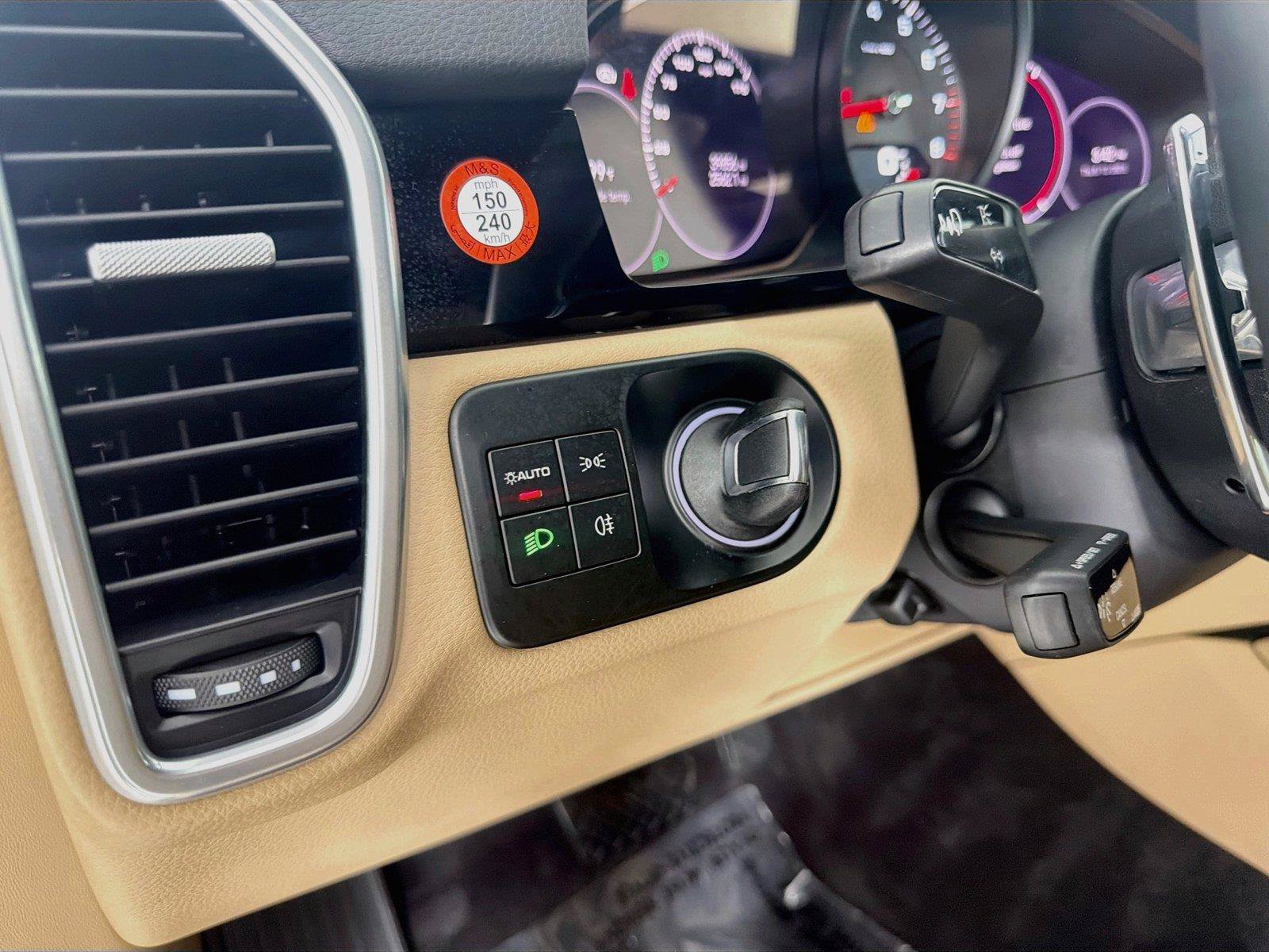 Certified 2023 Porsche Cayenne Platinum Edition AWD/4WD image 10