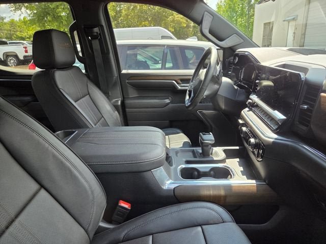 Used 2024 Chevrolet Silverado 1500 High Country w/ Technology Package AWD/4WD image 11