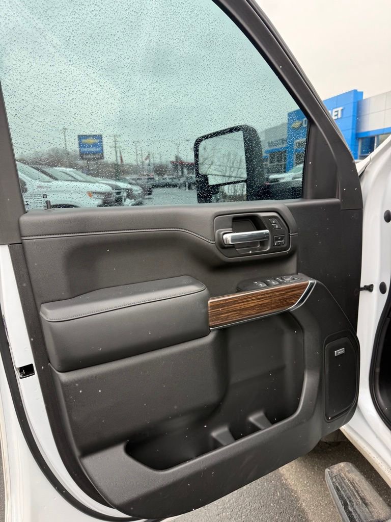 Used 2023 Chevrolet Silverado 2500 High Country w/ Safety Package II image 6