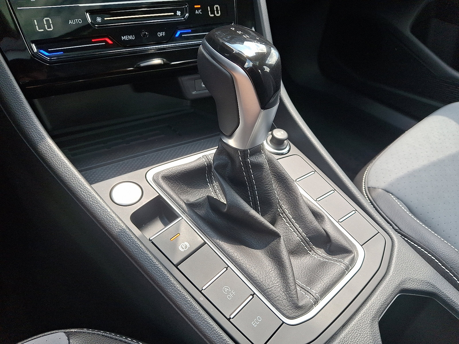 Certified 2025 Volkswagen Jetta SE image 15