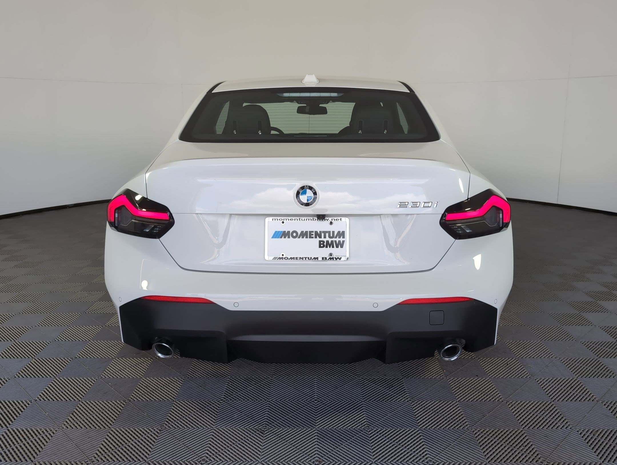 Used 2025 BMW 230i Coupe w/ Convenience Package image 8