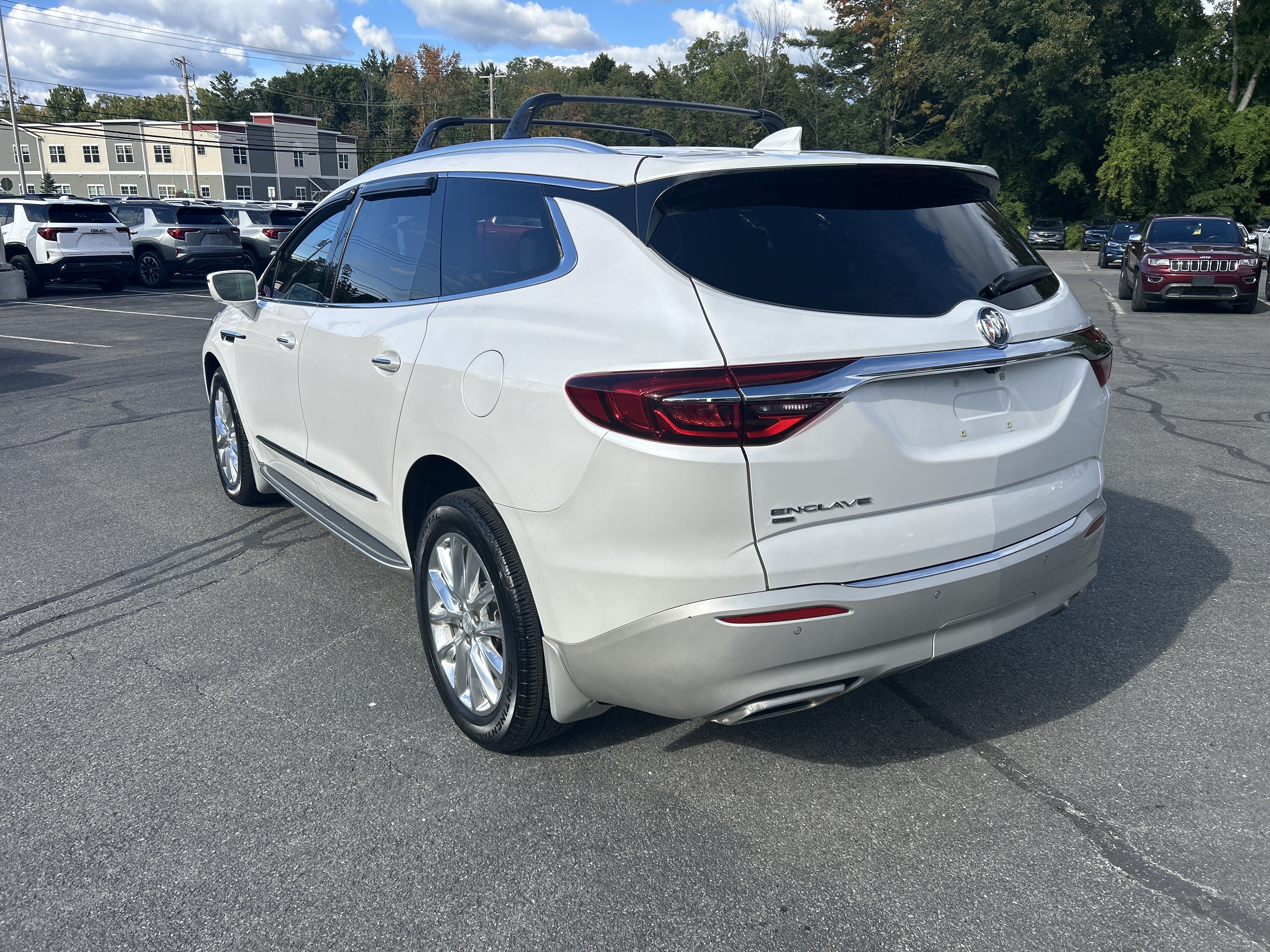 Used 2020 Buick Enclave Premium w/ Sun and Sites Package AWD/4WD image 5