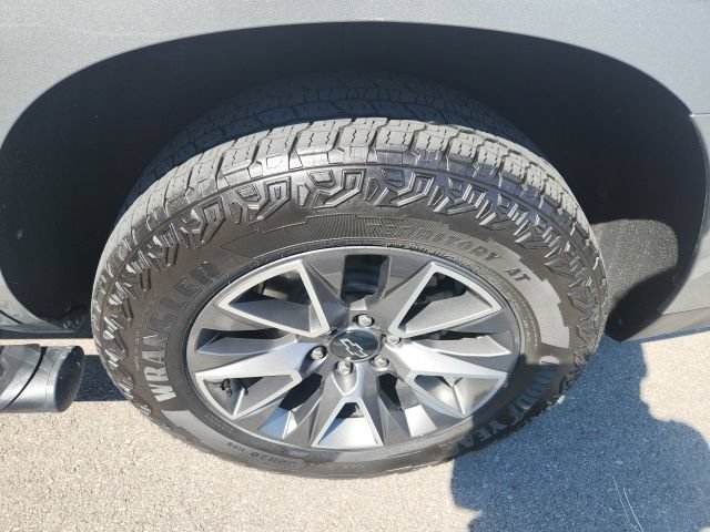 Used 2024 Chevrolet Tahoe Z71 w/ Luxury Package AWD/4WD image 21